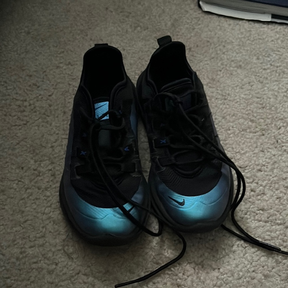 Girls sneakers